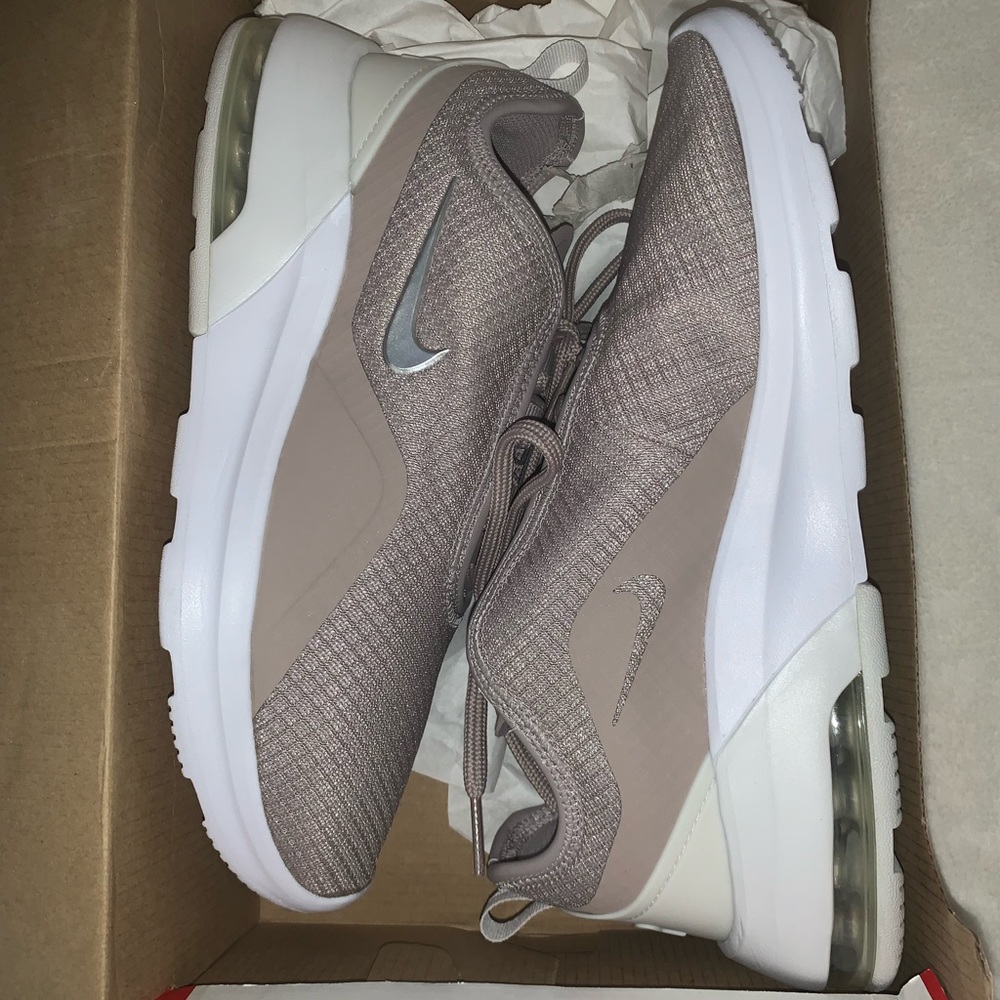 womens nike air max motion 2